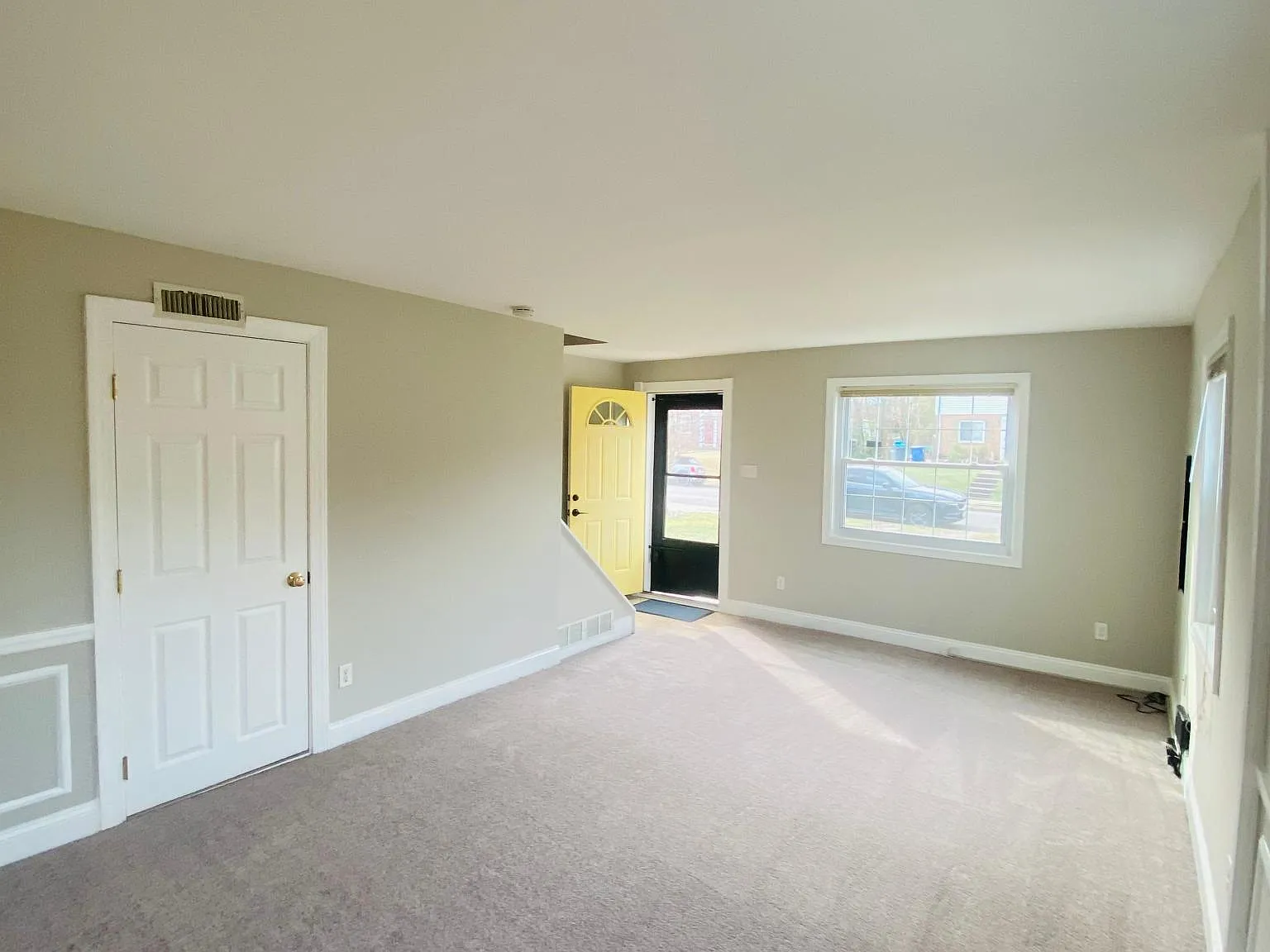 2306 Glendale Ter — Photo 4