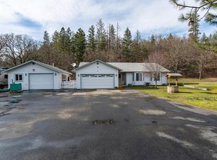 420 Barker Dr, Merlin, OR 97532