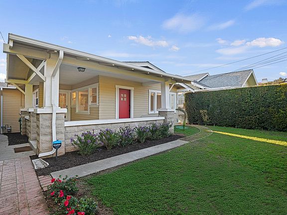 2nd image of 2229 De La Vina St
