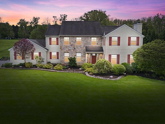3rd image of 304 Oriole Dr