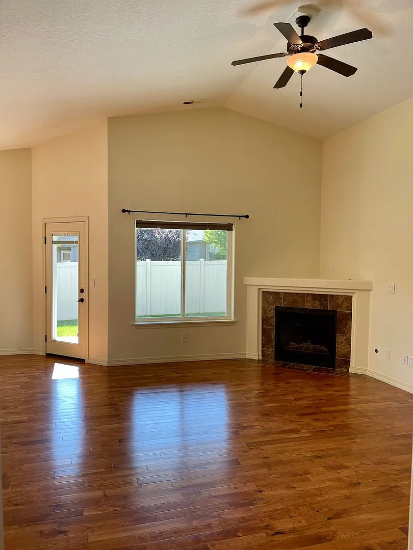 Live In Luxury with Vaulted Ceilings, Granite Countertops, and a Gas Fireplace! — Photo 4