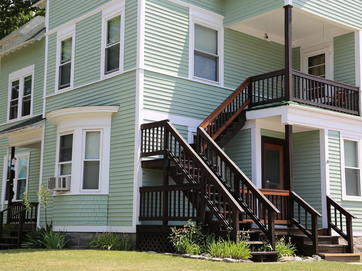 3 bed, 1000 sqft, $2,200 — Photo 1