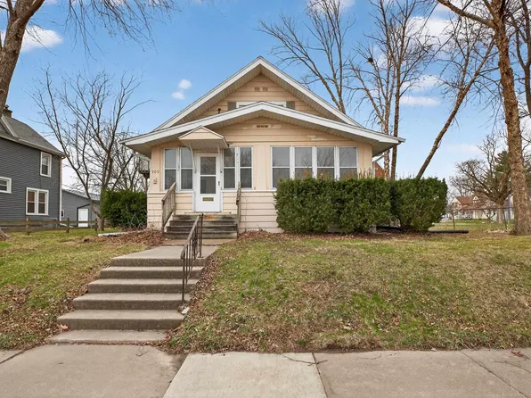 909 Grove St, Cedar Falls, IA 50613