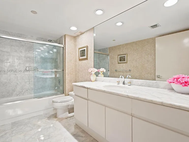 16445 Collins Ave #11B — Photo 3