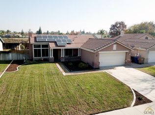 6204 Green Garden Dr, Bakersfield, CA 93313