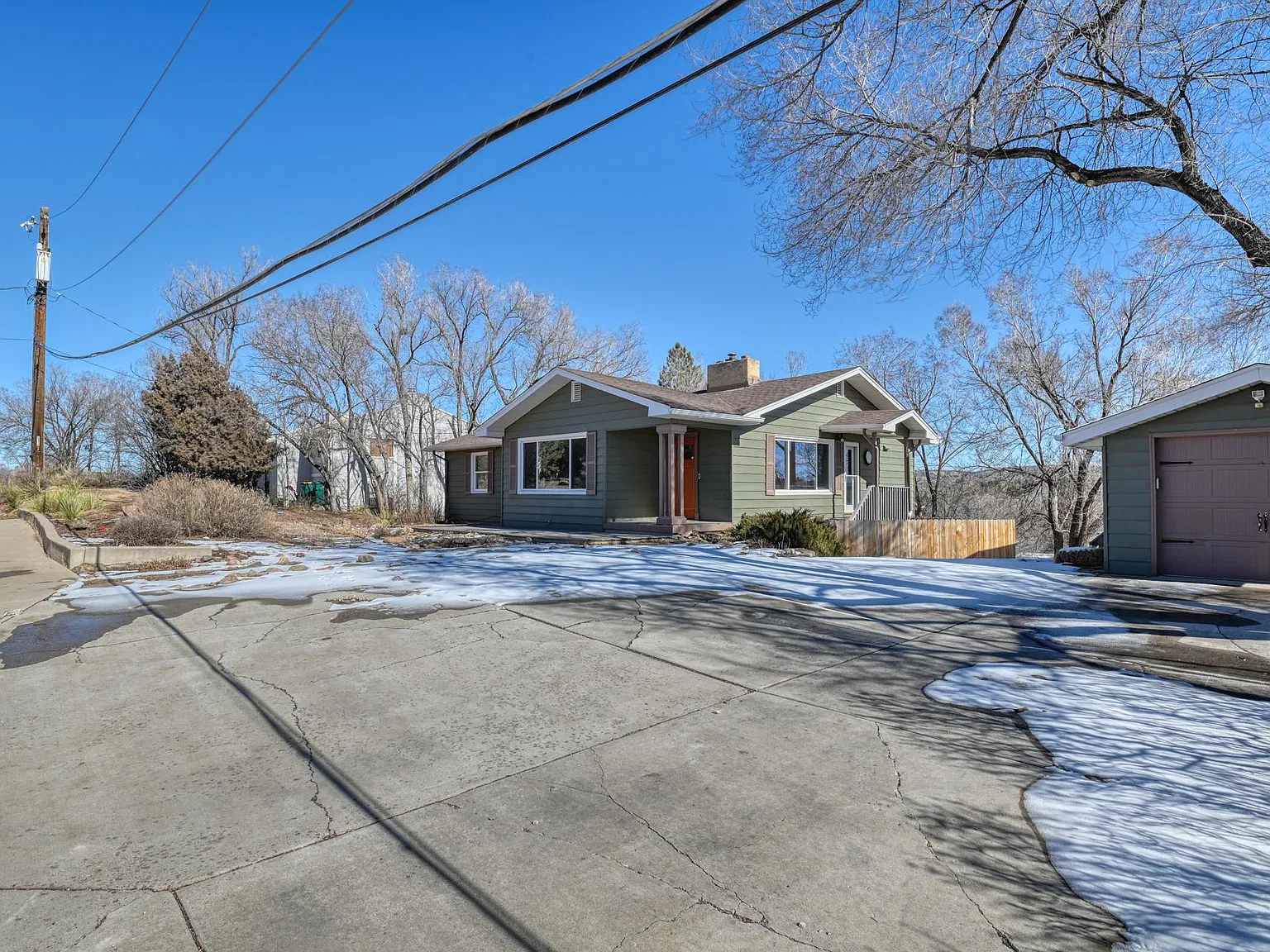 3 bed, 1.5 bath, 1700 sqft, $2,100 — Photo 2