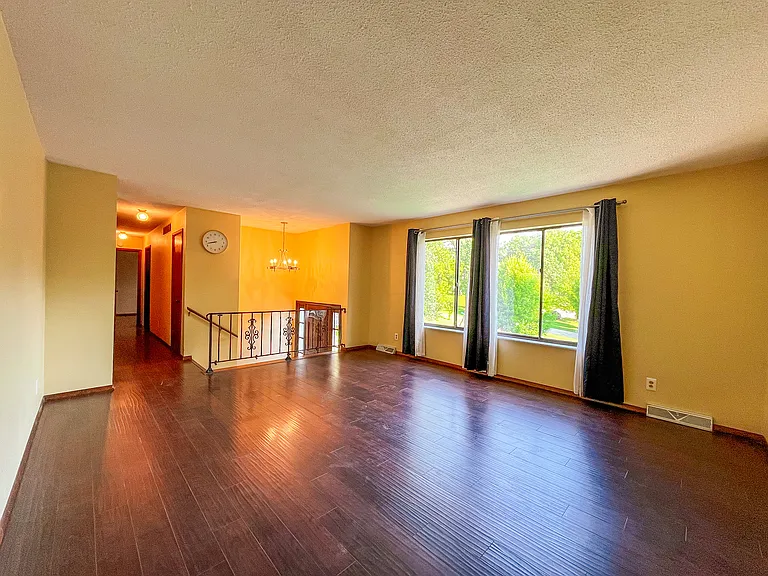 650 Thomas St — Photo 2