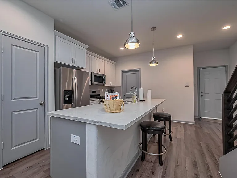 3540 Rebecca St — Photo 11