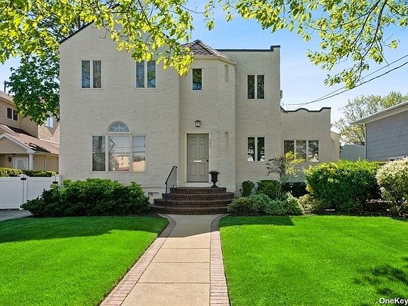 2nd image of 342 Frankel Blvd
