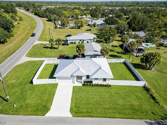 2nd image of 3002 Mercer Way