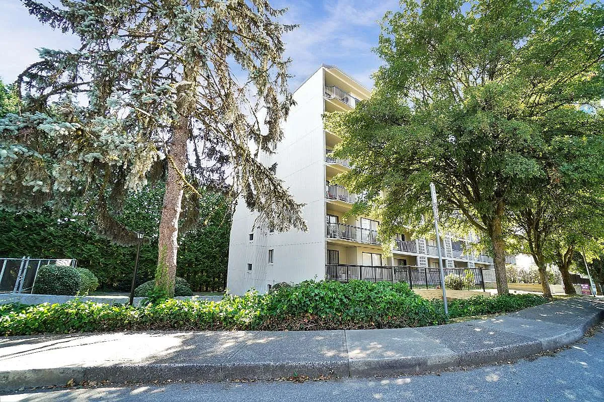 Sydney Place Apartments — Photo 3