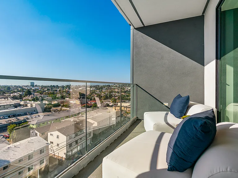 Venue Residences — Photo 150