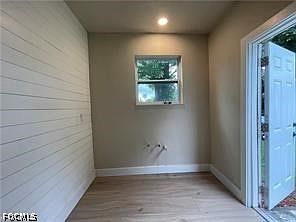 4th image of 466 Wilma Ave