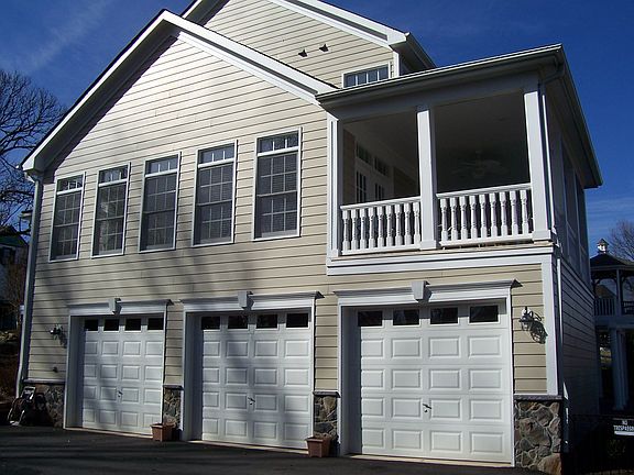 Side view of Veranda from Driveway