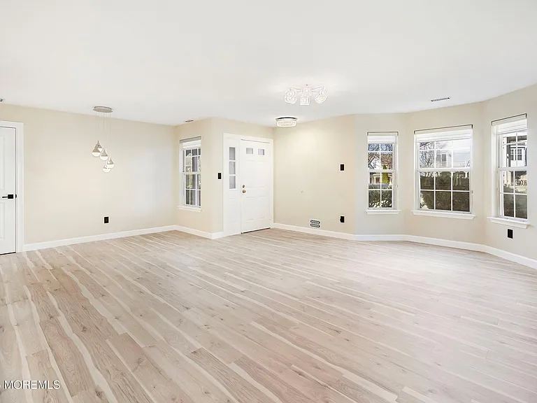 103 Hyacinth Ln — Photo 8