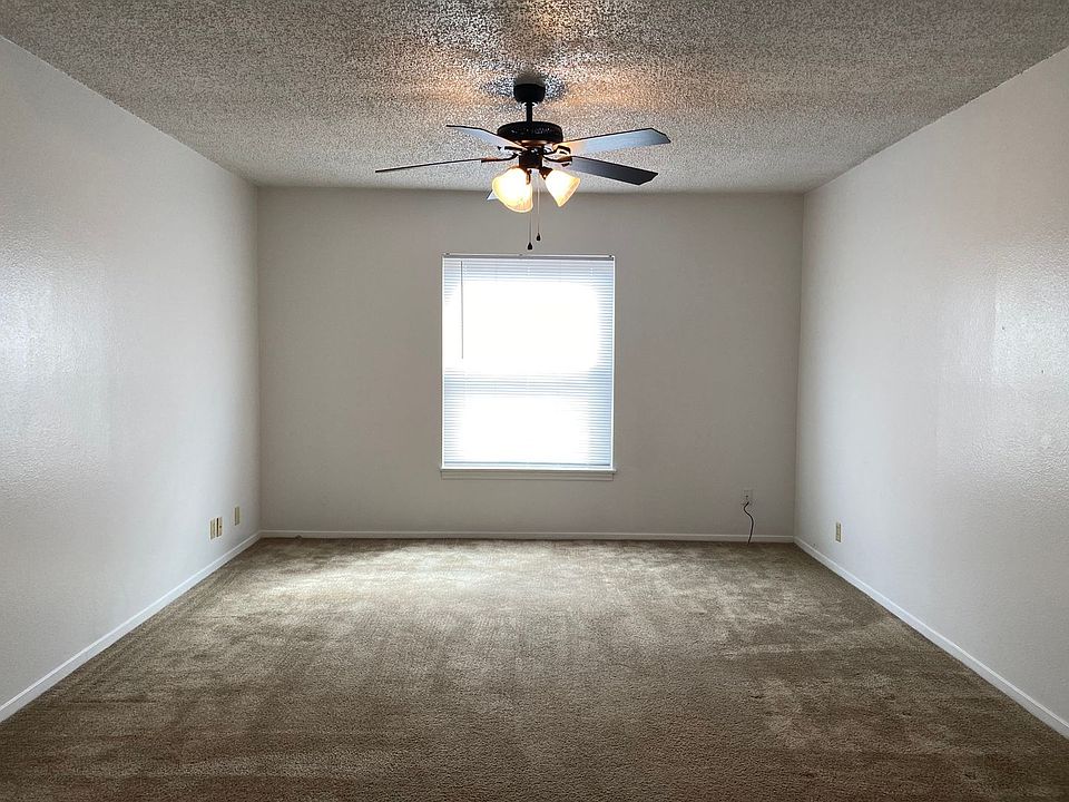 Chandler Crossing 809 N Broad St Chandler TX Zillow