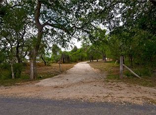 101 Alfredo Ln, Floresville, TX 78114