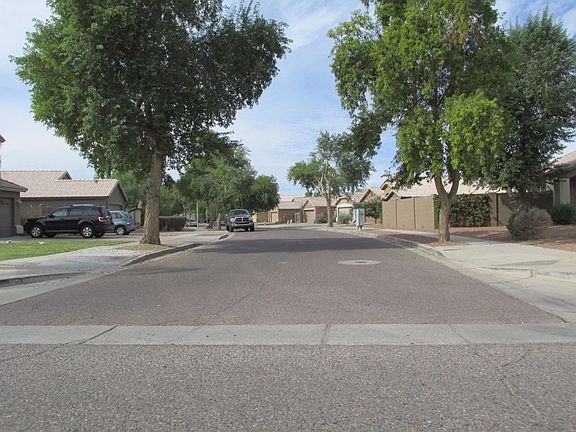 4th image of 2612 S 81st Ave