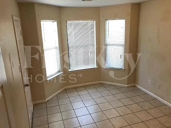 2920 La Estancia Ln — Photo 16