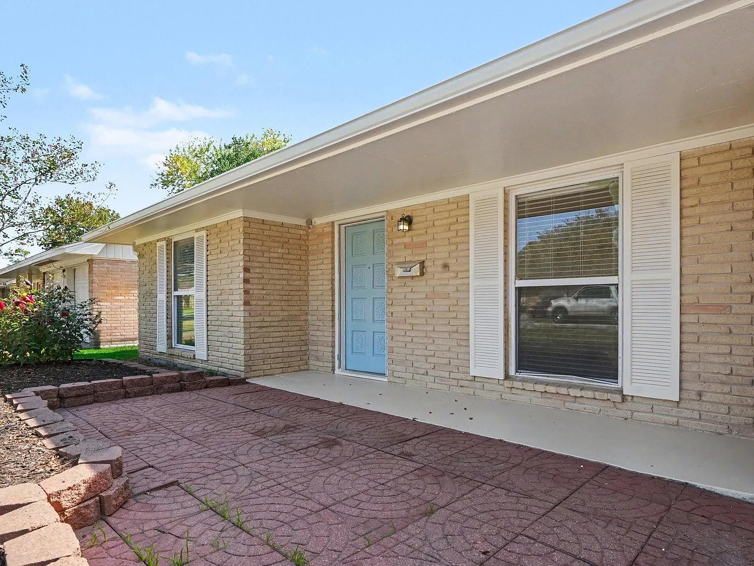 3 bed, 2.0 bath, 1372 sqft, $2,100 — Photo 4