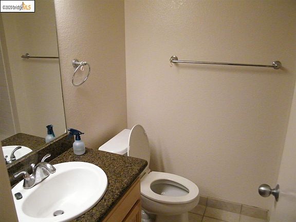 5th image of 29 Shoreline Ct