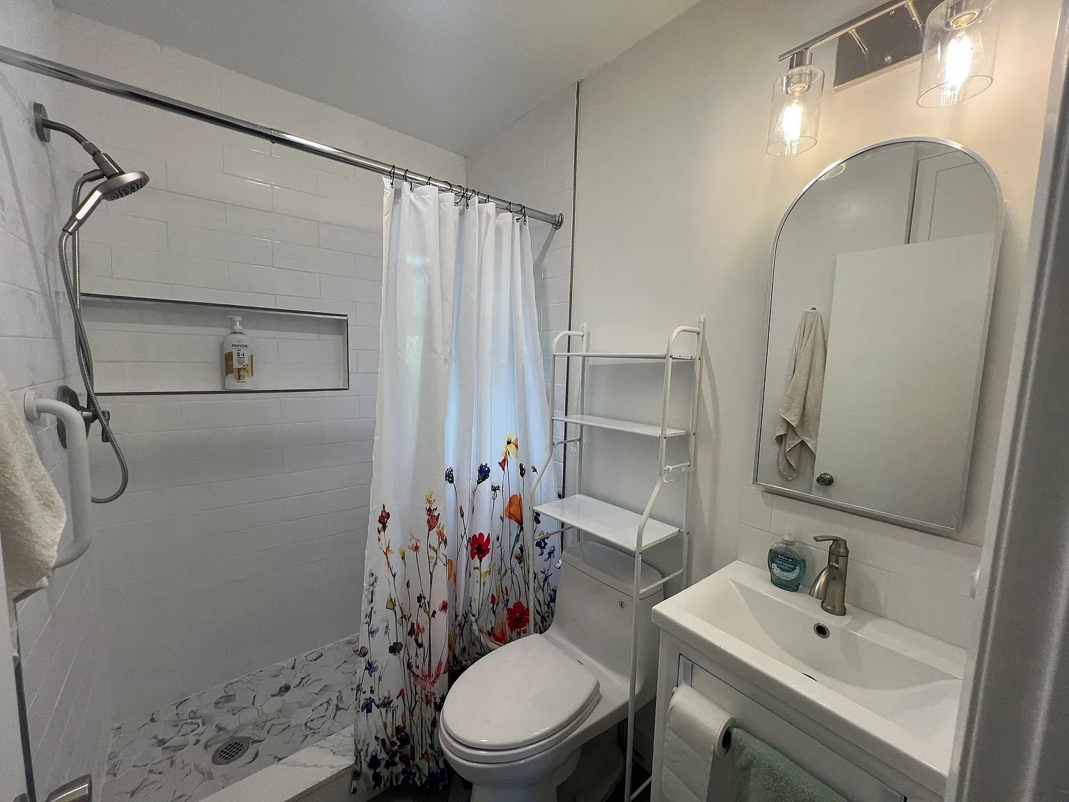 2 bed, 1.5 bath, 1050 sqft, $4,850 — Photo 4