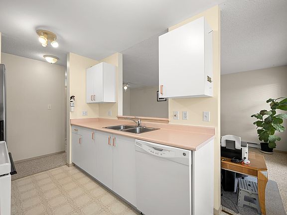 4th image of 698 Aspen Rd #208A