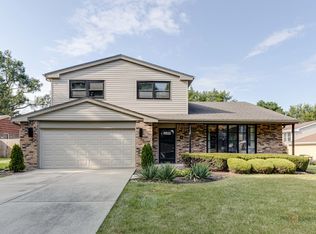 3239 N Volz Dr E, Arlington Heights, IL 60004