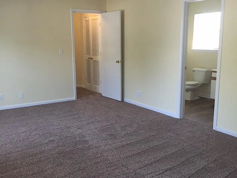 8015 Apple Valley Dr — Photo 7
