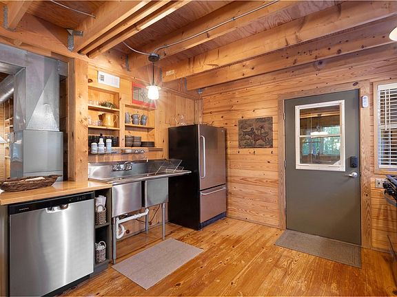2nd image of 81 Forest Rd