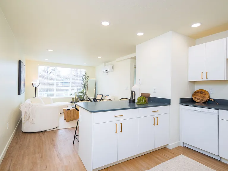 SoTro Apartments — Photo 22
