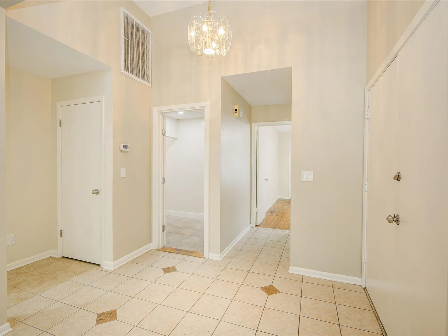 3 bed, 2.0 bath, 1498 sqft, $1,800 — Photo 4
