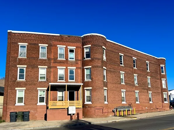 1060 Chicopee St, Chicopee, MA 01013