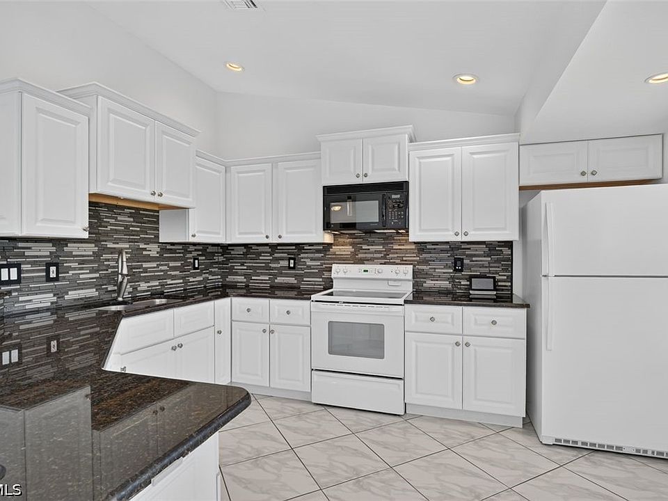 1st image of 827 SW 29th Ter