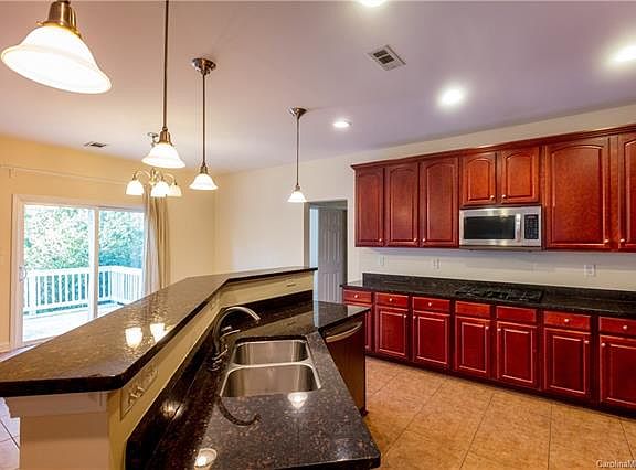 2nd image of 115 Silverspring Pl