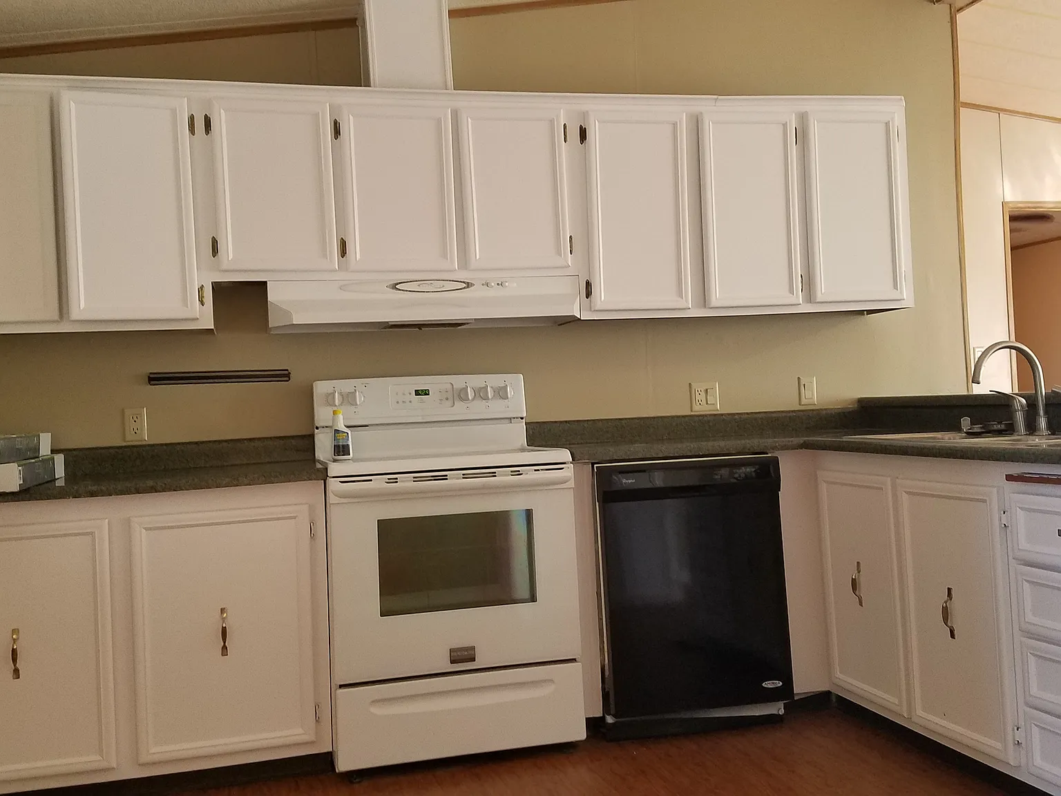3 bed, 1040 sqft, $1,895 — Photo 2