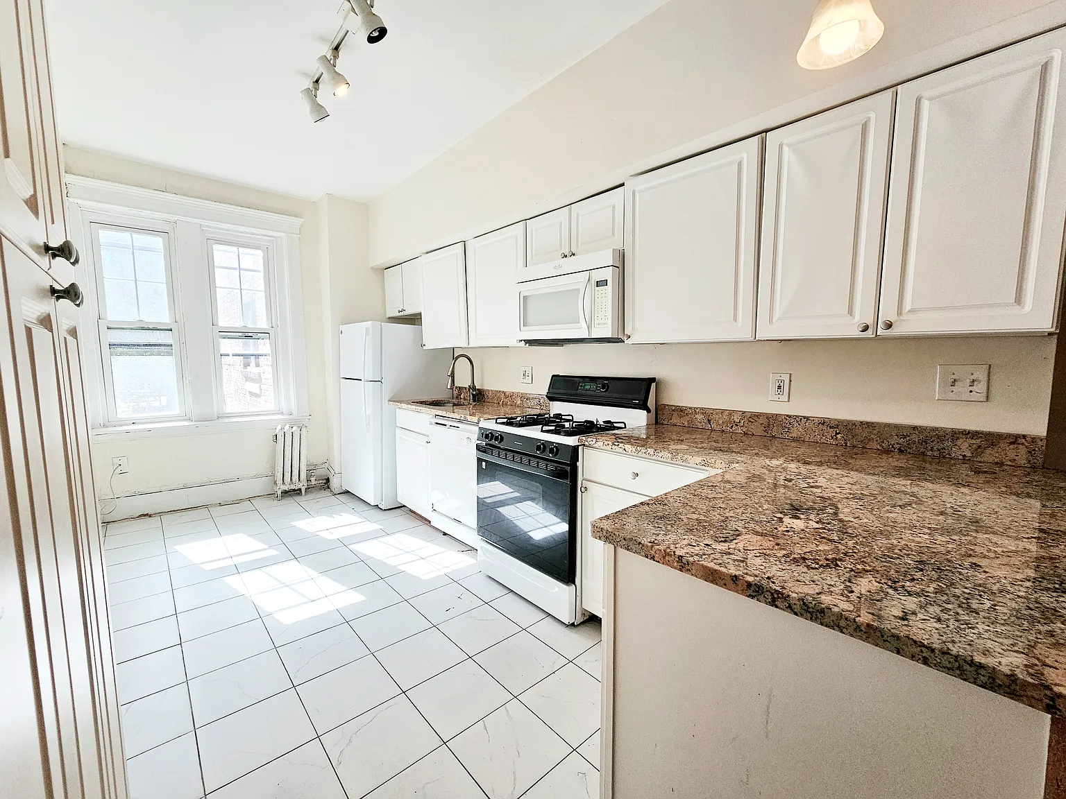 1868 Commonwealth Ave — Photo 3