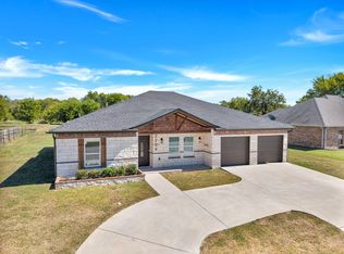 2204 Albert Broadfoot St, Bonham, TX 75418