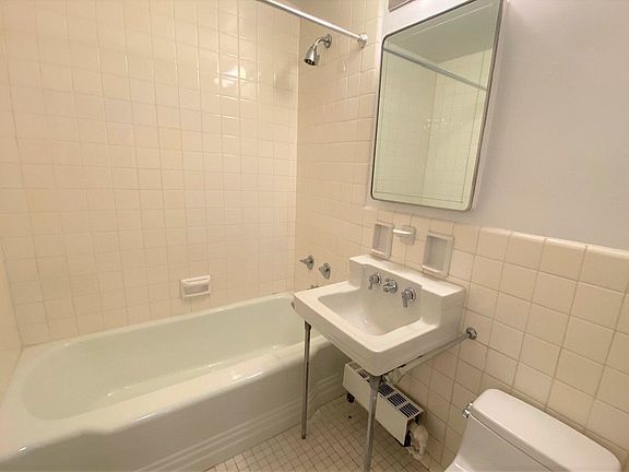 5th image of 165 E 66th St APT 5J