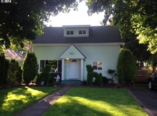 935 6th St, Woodburn, OR 97071
