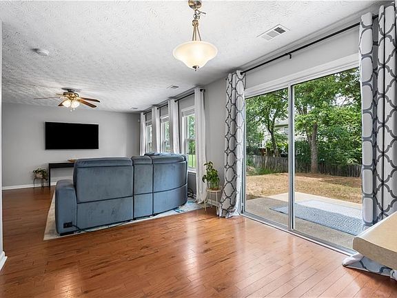 4th image of 411 Sugar Maple Ct