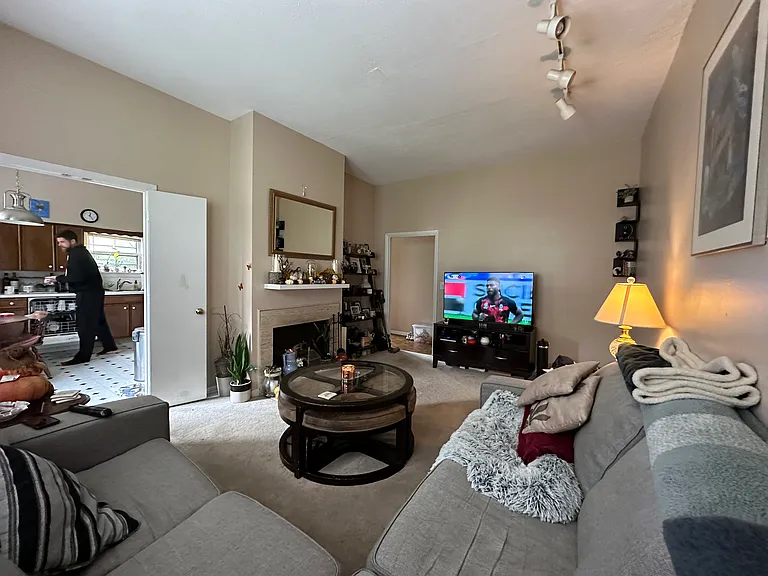 560 S 3rd St #B — Photo 9