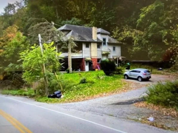 1127 Dime Rd, Vandergrift, PA 15690