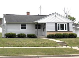 3609 Meadow LANE, Manitowoc, WI 54220