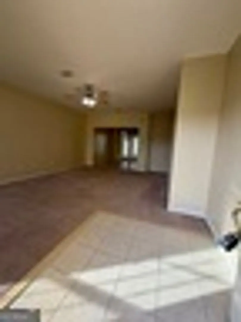 200 Royal Palms Ave — Photo 2