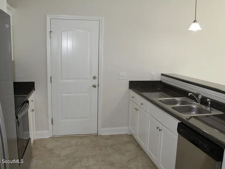 282 Bridgewater Ln — Photo 6
