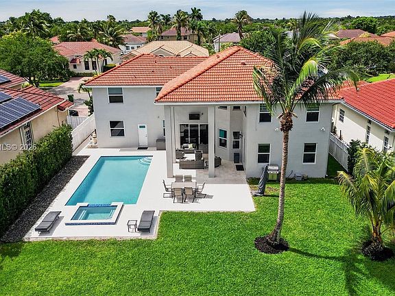 5th image of 16387 NW 13th St