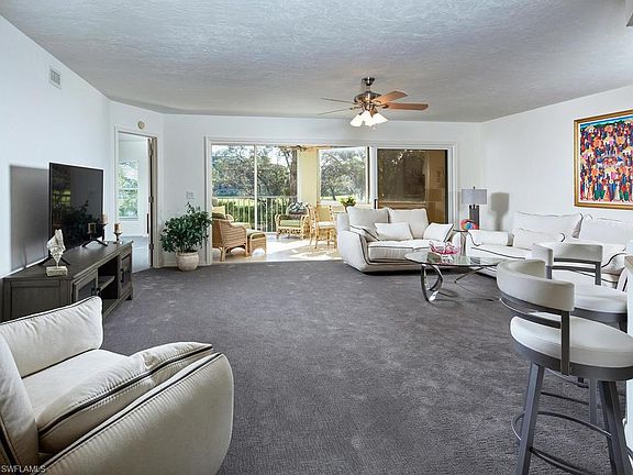 2nd image of 26920 Wedgewood Dr APT 204
