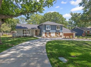 9105 Roe Ave, Prairie Village, KS 66207
