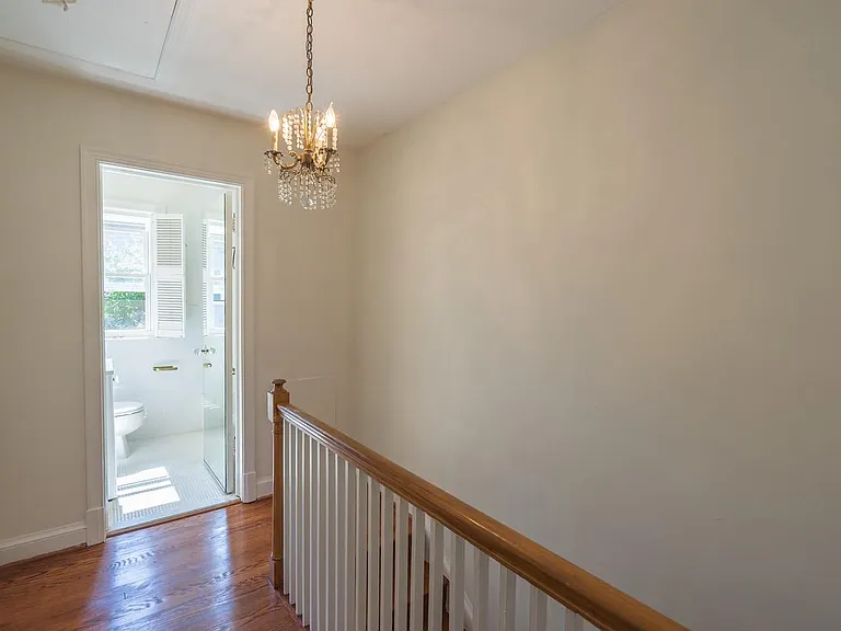 202 S Courthouse Rd — Photo 16